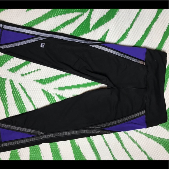 SOLD - Victoria’s Secret sport leggings - Picture 3 of 9